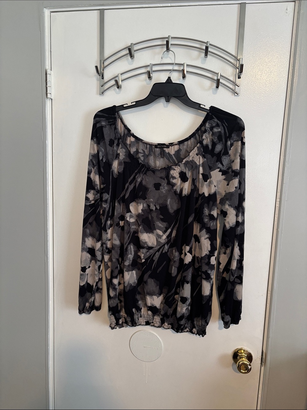 Daisy Fuentes Black Floral Long-Sleeve Scoop Neck Top